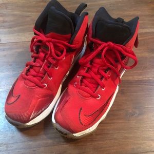 Nike Lebron Kids 13 XIII 2.5Y Red Black Sneakers
